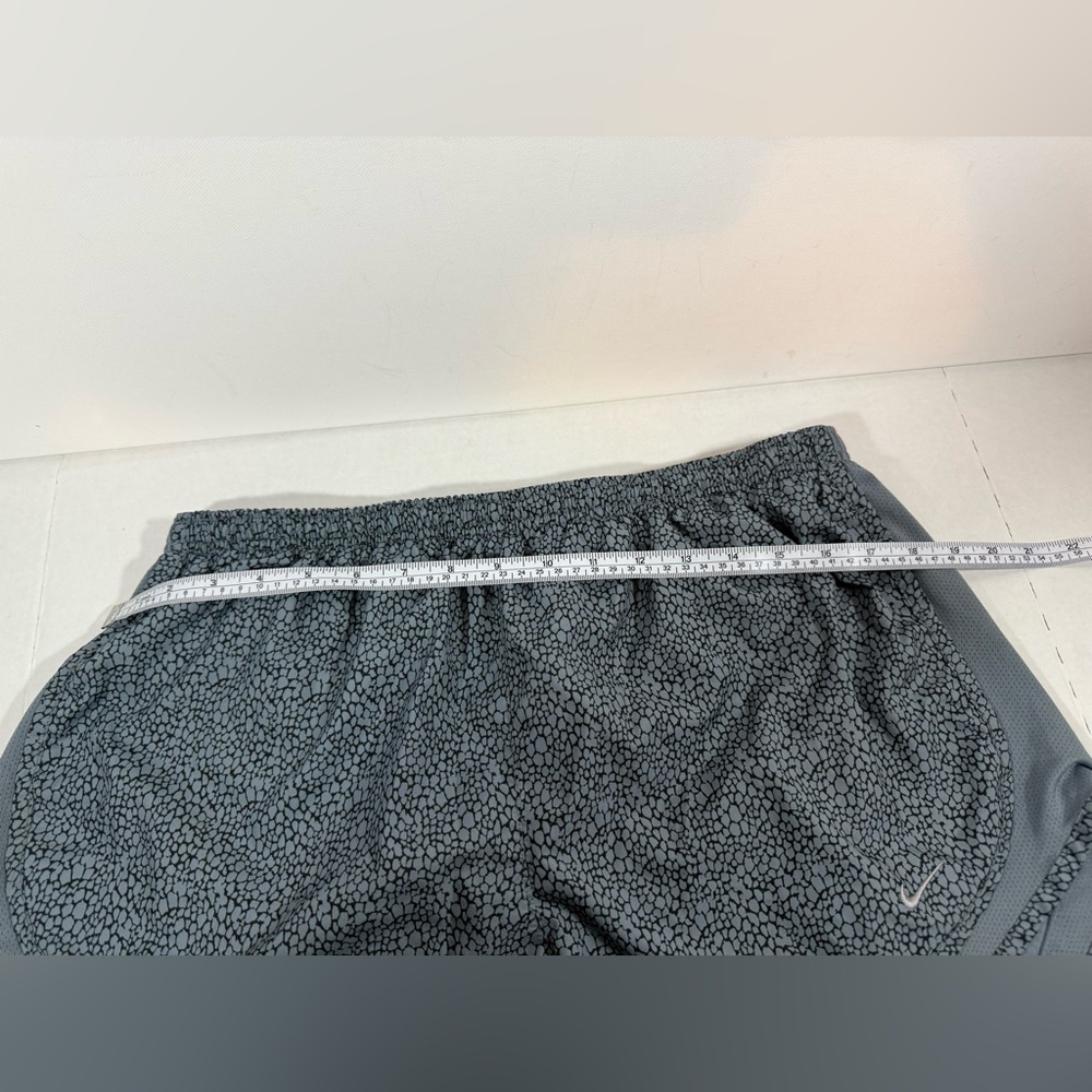 Women’s Nike Gray Athletic Shorts Lightweight Performance Sz XL - Picture 5 of 8